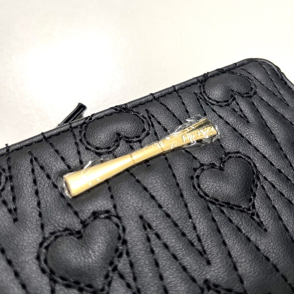 NWOT BETSEY JOHNSON Bifold Wallet Coin Pouch Faux Leather Heart Quilted Stitched